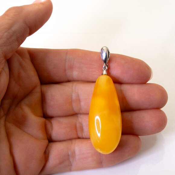 100% Real Genuine Butter Amber, Royal Amber With Silver Bail - Picture 4 of 8